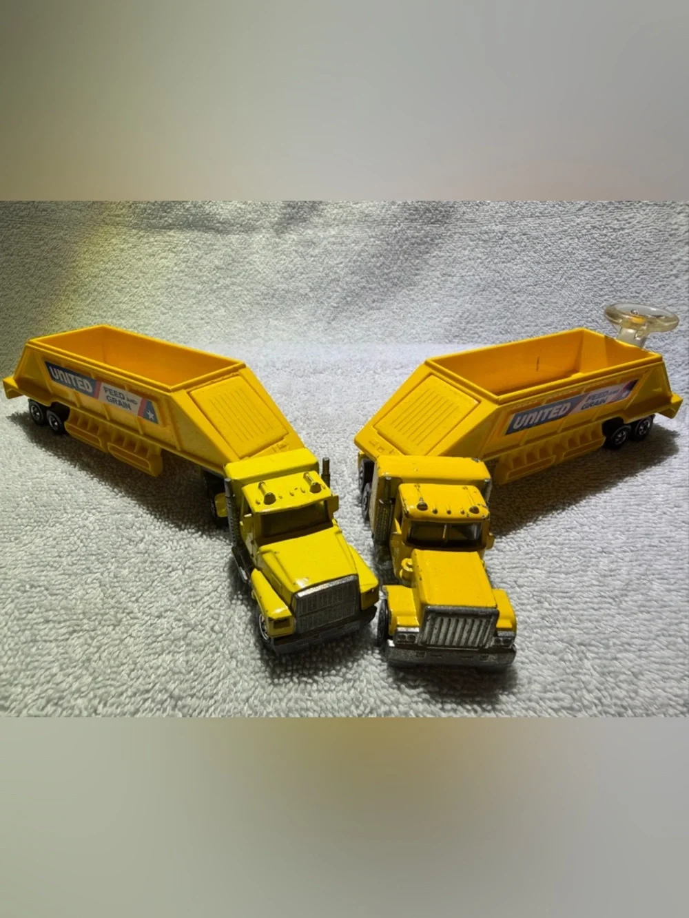 VTG 80s Hot Wheels Steering Rigs Semi-Truck United Feed Grain Trailer GMC Ford